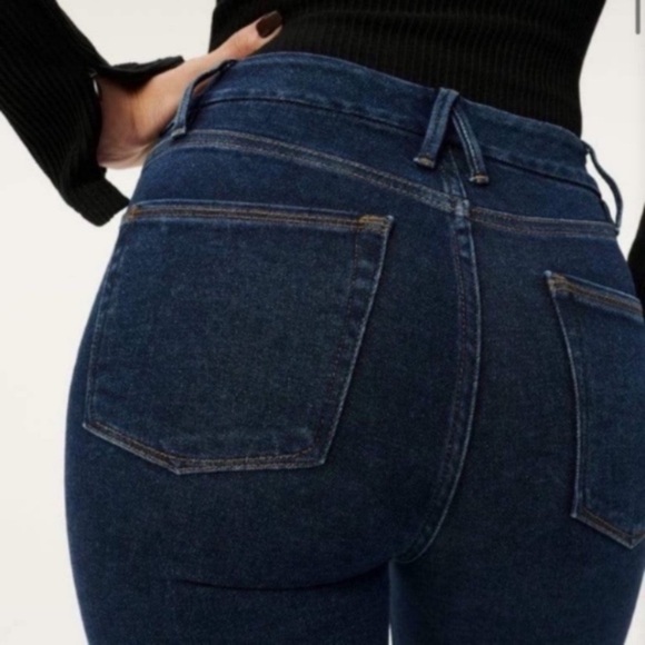 GOOD AMERICAN Good Legs Crop Jean in Blue 787 Size 6 / 28 Dark Wash. - Picture 3 of 7